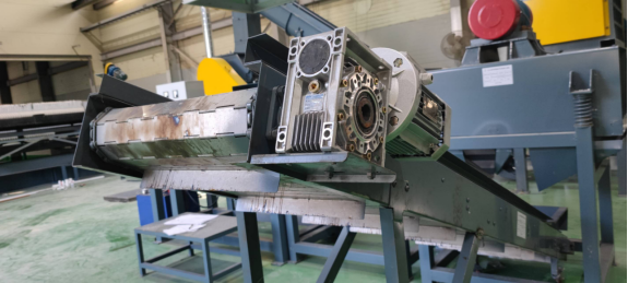 Lead-Acid Battery Cutting Machine